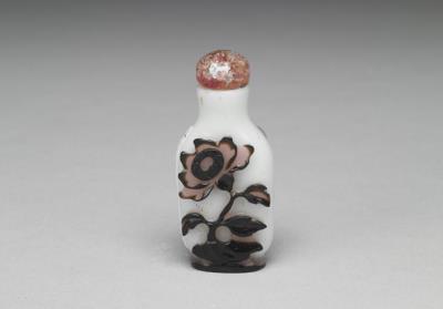 图片[2]-Tri-color-on-white overlay glass snuff bottle with phoenix design.-China Archive